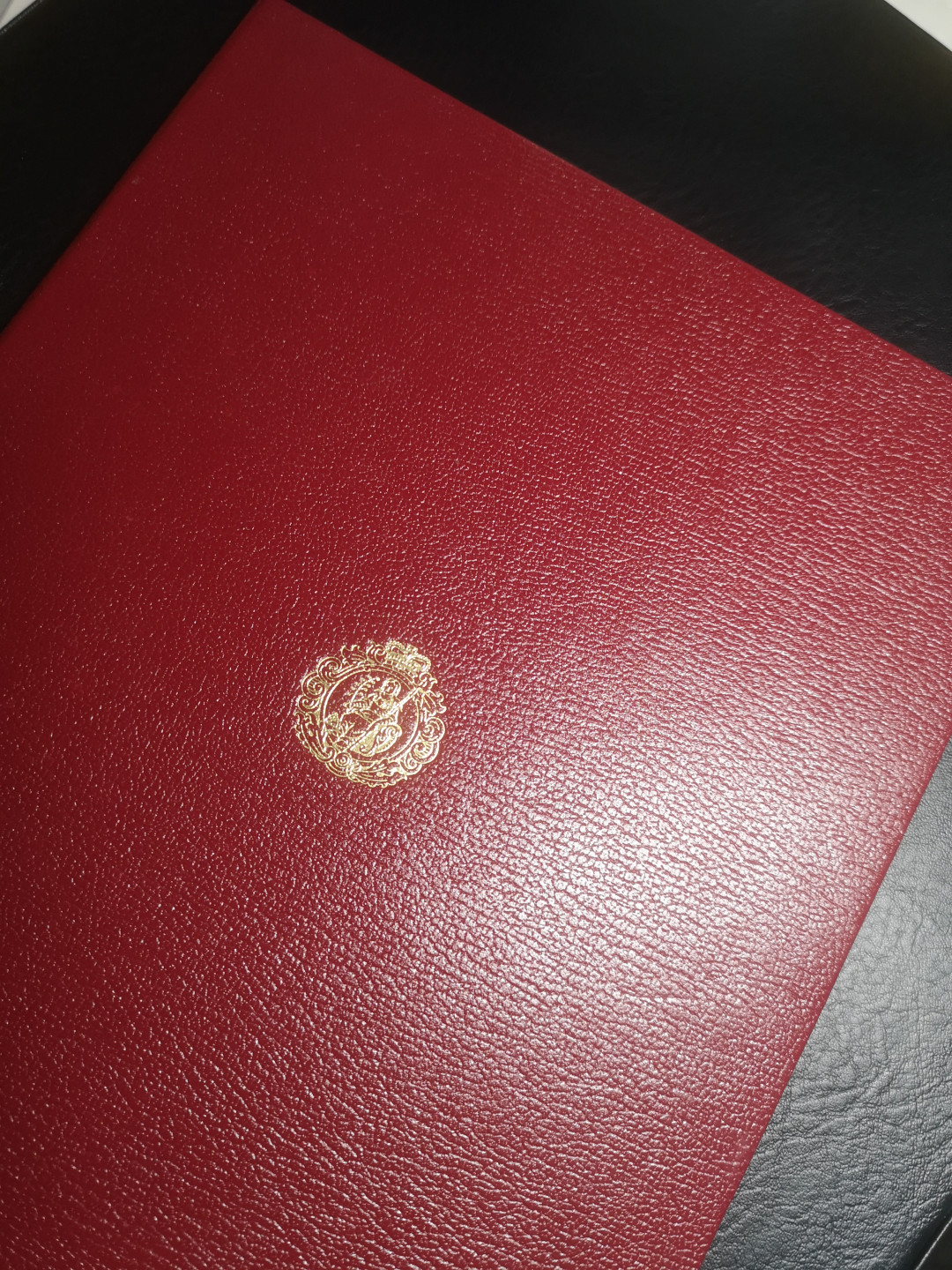 《外钞收藏家》第七十四期拍卖 英国同号钞 500526 册字精美 E序列5、20镑 D序列10、50镑 同一签名