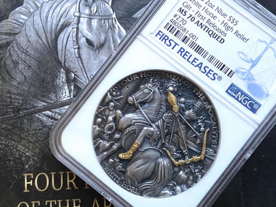 【币观天下】第九十六期钱币拍卖 - 【纽埃】2018年白马高浮雕蓝标ngc70