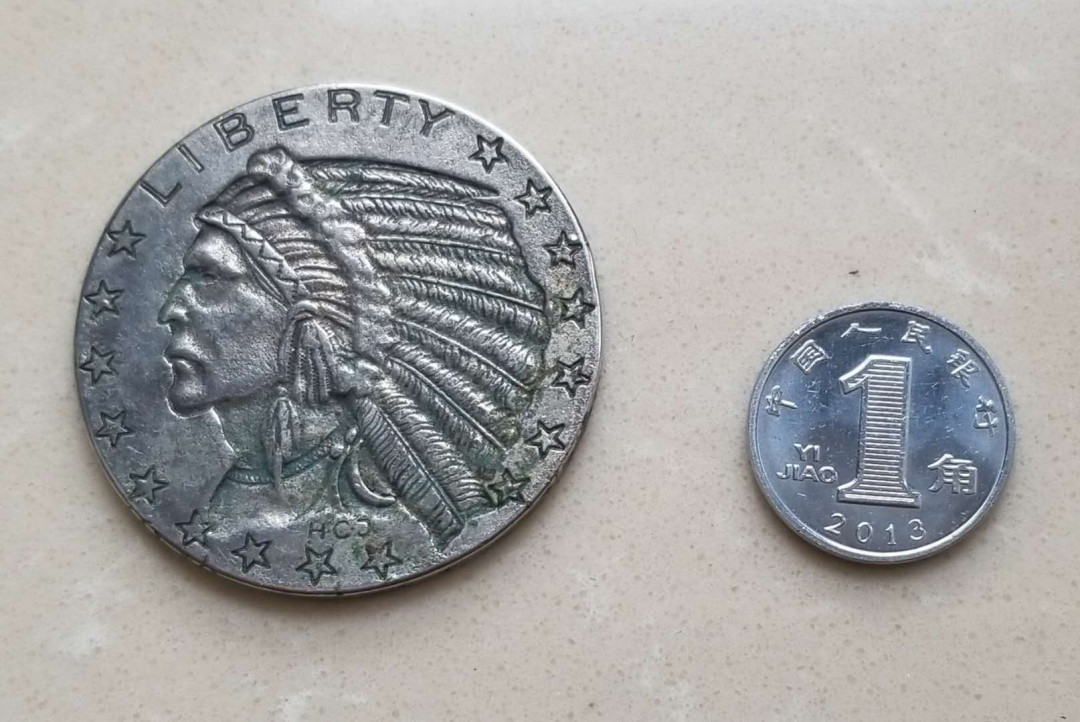 【币观天下】第九十六期钱币拍卖 美国印第安人头像币型纪念章一枚，镀银，有氧化。