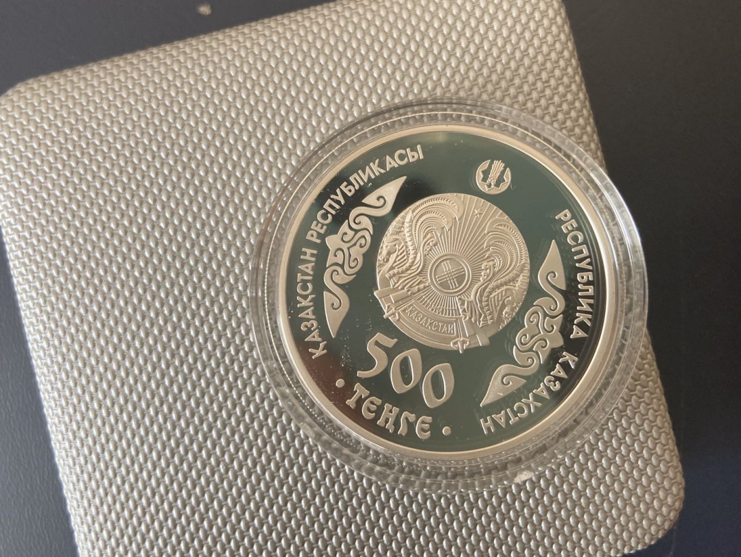 【币观天下】第九十六期钱币拍卖 【哈萨克斯坦】哈萨克斯坦 2014年 500坚戈 纸币上的人物系列之地理学家乔坎·瓦里汗诺夫（币中币）
