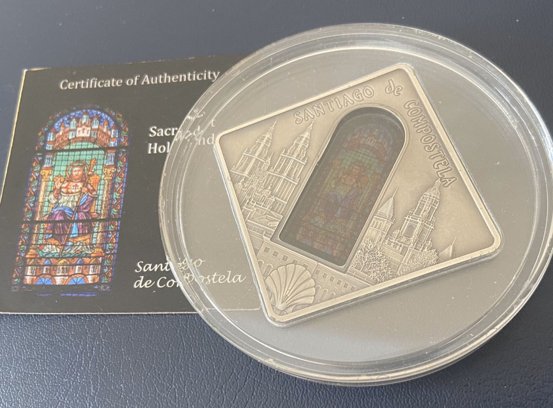 【币观天下】第九十六期钱币拍卖 【帕劳】2011年西班牙圣地亚哥大教堂玻璃系列钱币