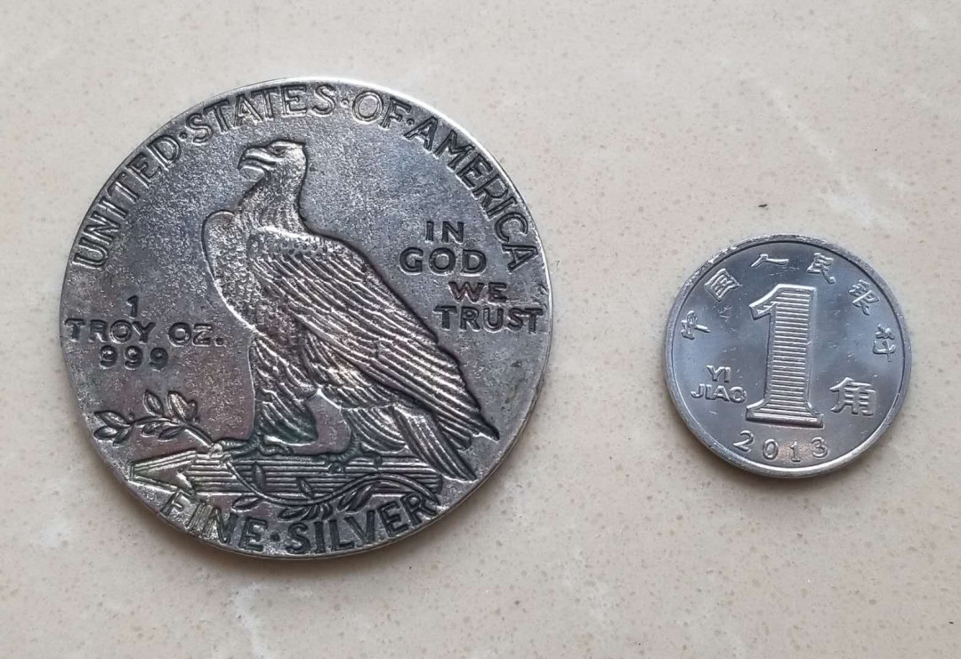 【币观天下】第九十六期钱币拍卖 美国印第安人头像币型纪念章一枚，镀银，有氧化。