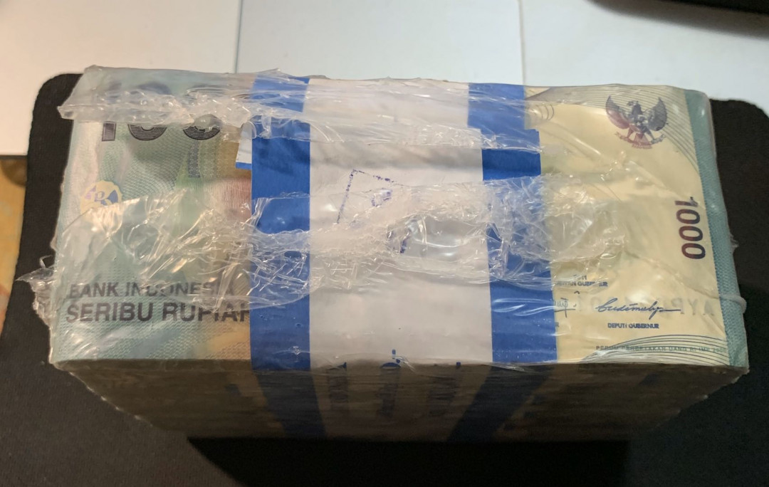 紫瑗钱币—微拍第13期 —批发场 印度尼西亚 2013年 1000卢比 整捆 1000张 冠号（AYP025000）