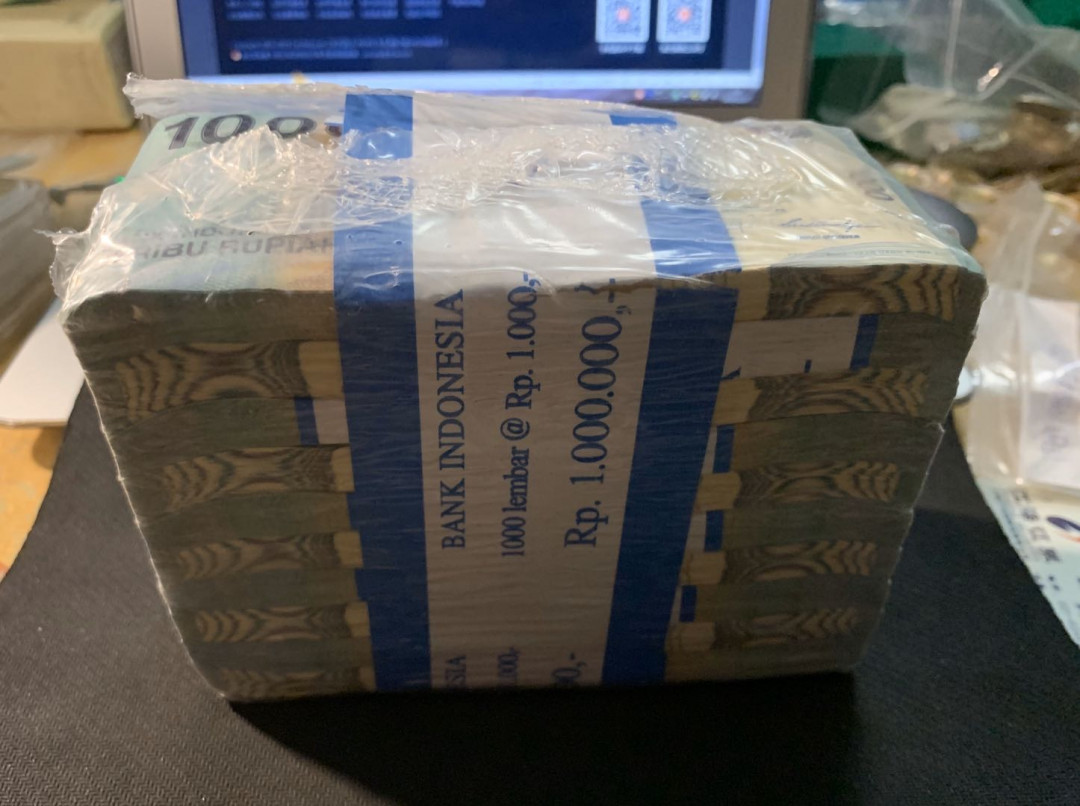 紫瑗钱币—微拍第13期 —批发场 印度尼西亚 2013年 1000卢比 整捆 1000张 冠号（AYP025000）