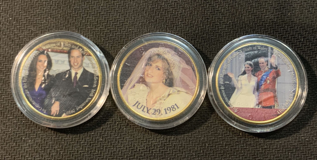 紫瑗钱币—微拍第13期 —批发场 美国 纪念戴安娜查尔斯 彩色艺术币 50美分 一套3枚 有盒证