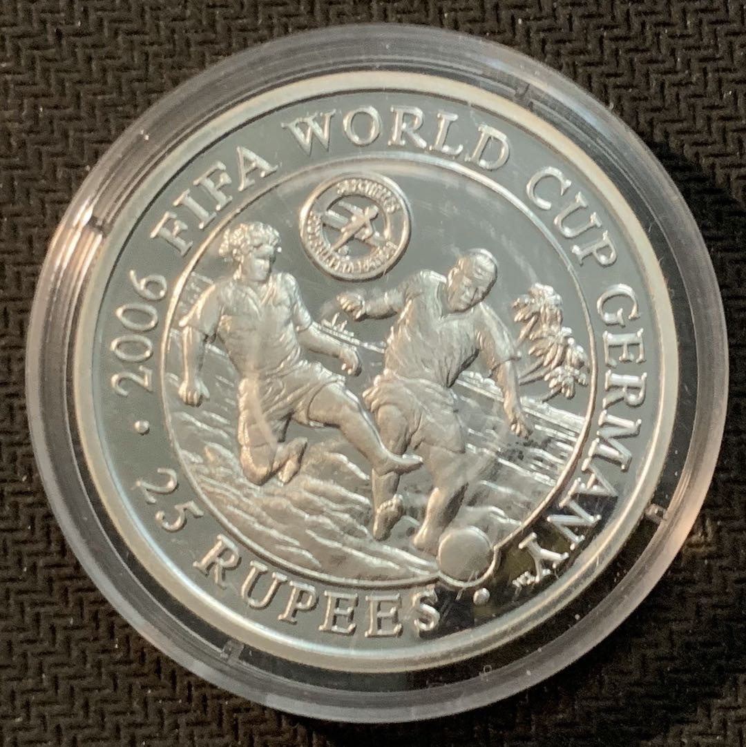 紫瑗钱币—微拍第13期 —批发场 塞舌尔 2006年 德国世界杯 25卢比 28.28克 0.925银