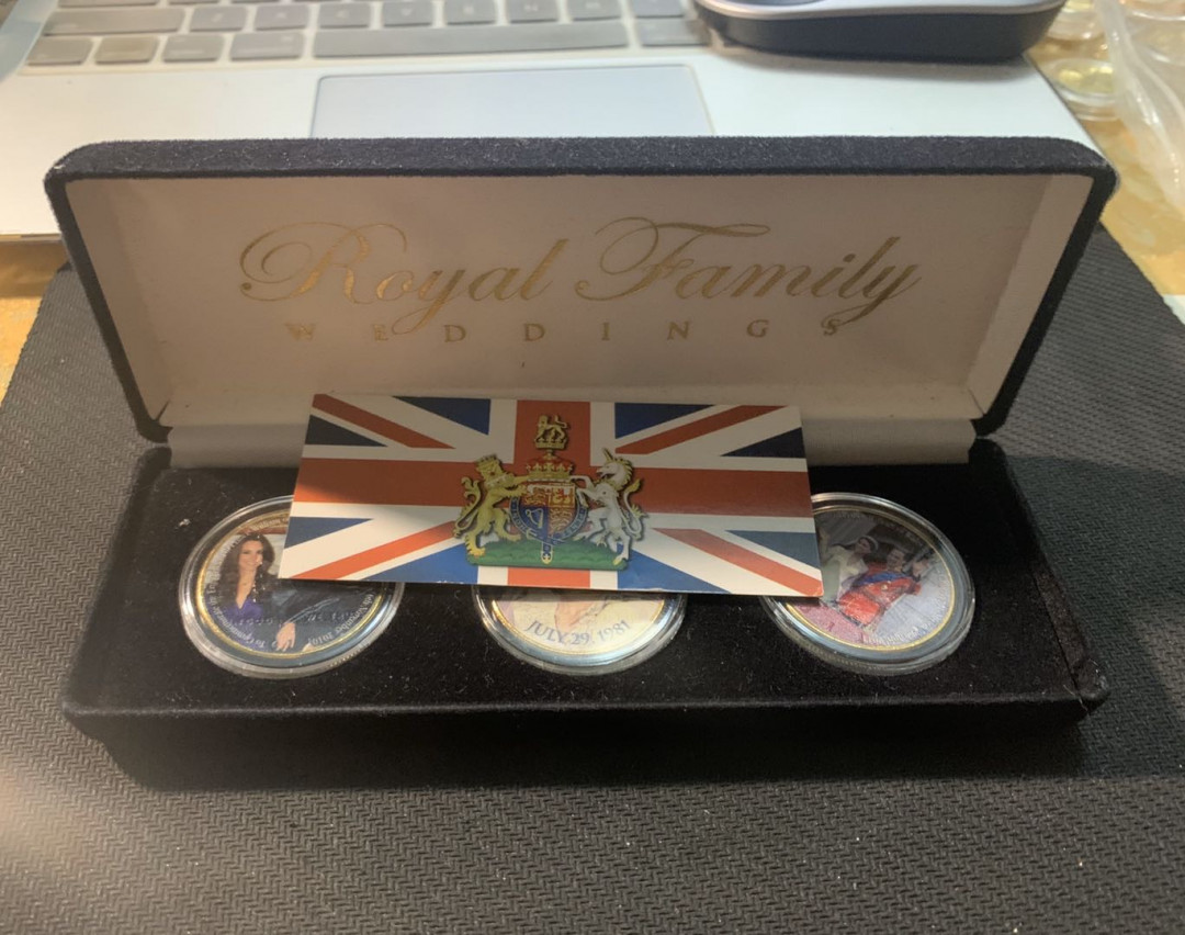 紫瑗钱币—微拍第13期 —批发场 美国 纪念戴安娜查尔斯 彩色艺术币 50美分 一套3枚 有盒证