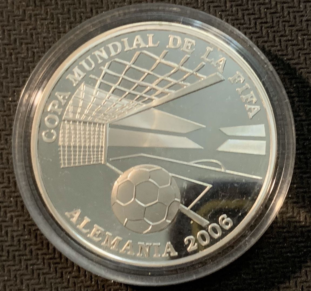 紫瑗钱币—微拍第13期 —批发场 巴拉圭 2004年 世界杯 1格拉尼 27克 0.925银 精制