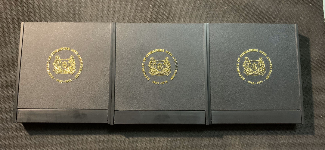 紫瑗钱币—微拍第14期  新加坡 1975年 建国10周年 100 250 500元 共58.75克 0.9金 原盒证书