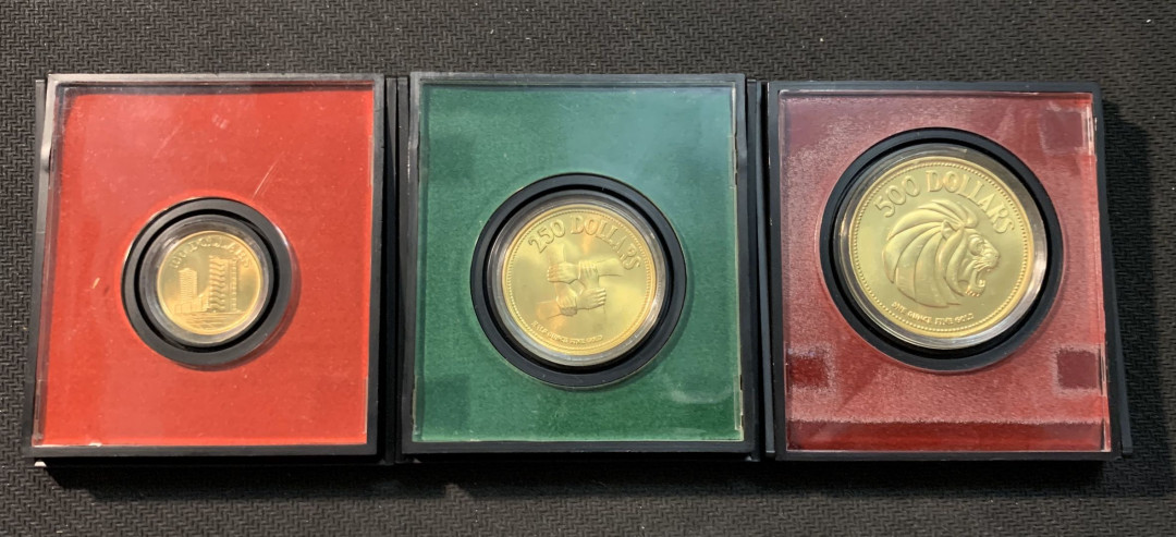 紫瑗钱币—微拍第14期  新加坡 1975年 建国10周年 100 250 500元 共58.75克 0.9金 原盒证书