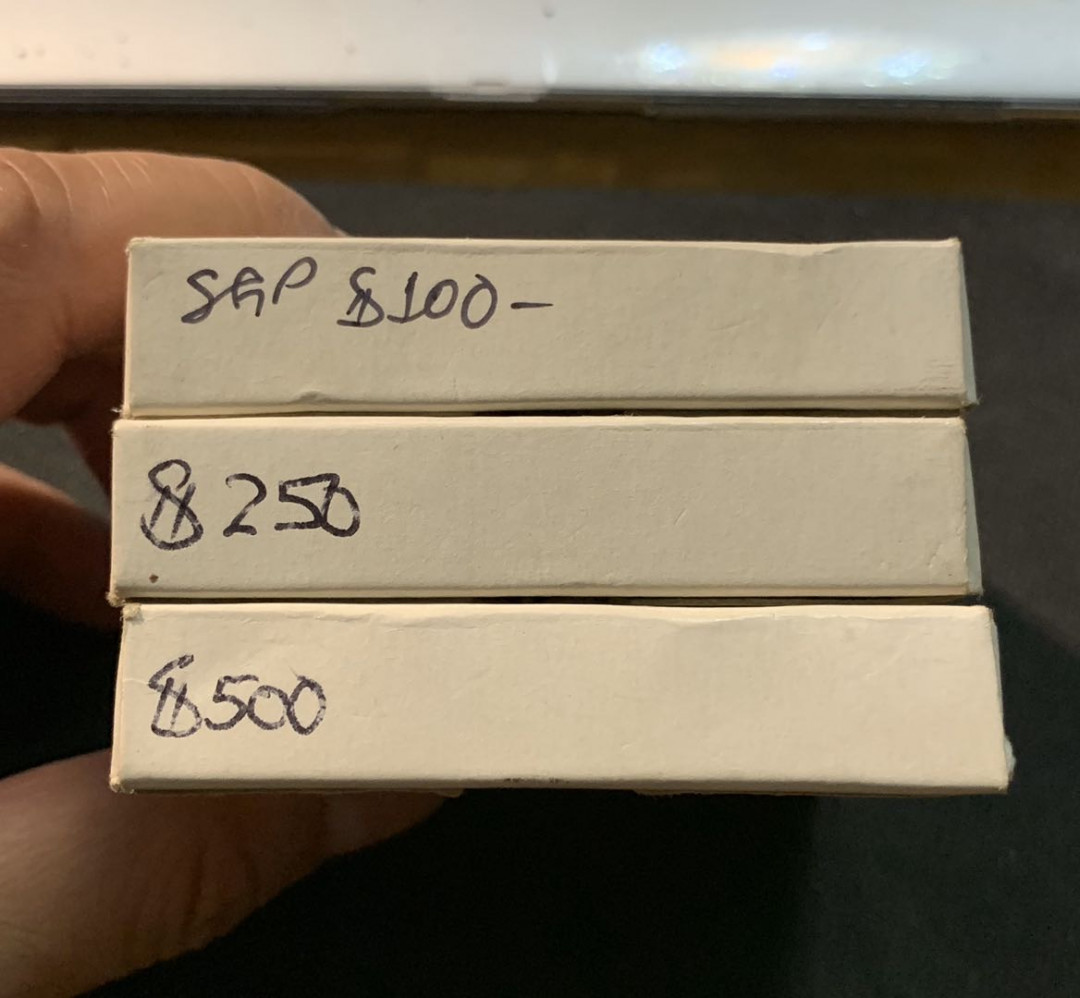 紫瑗钱币—微拍第14期  新加坡 1975年 建国10周年 100 250 500元 共58.75克 0.9金 原盒证书