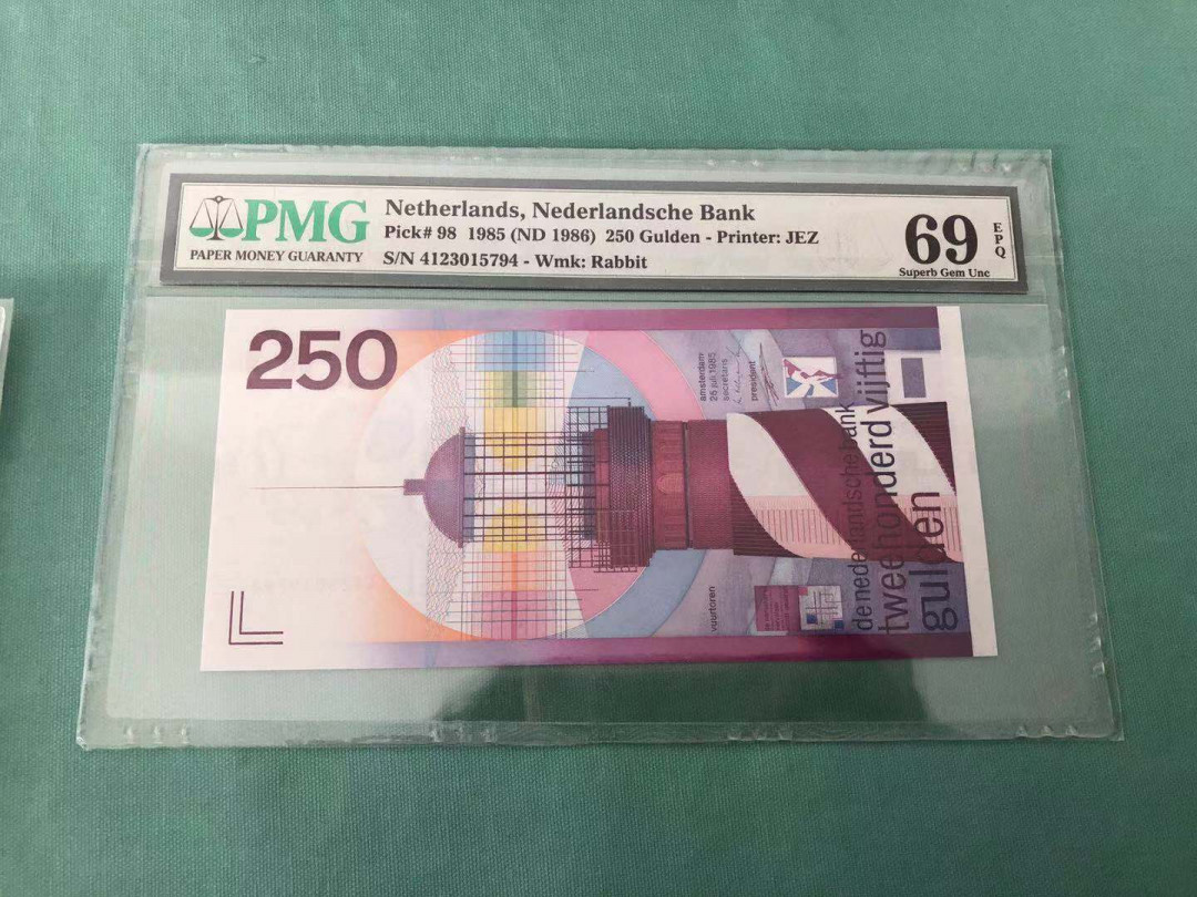 【鲸贝乐淘】千字文·第“有虞陶唐”号拍卖 【荷兰🇳🇱 】1985年250元，多彩灯塔，最高分PMG69E 