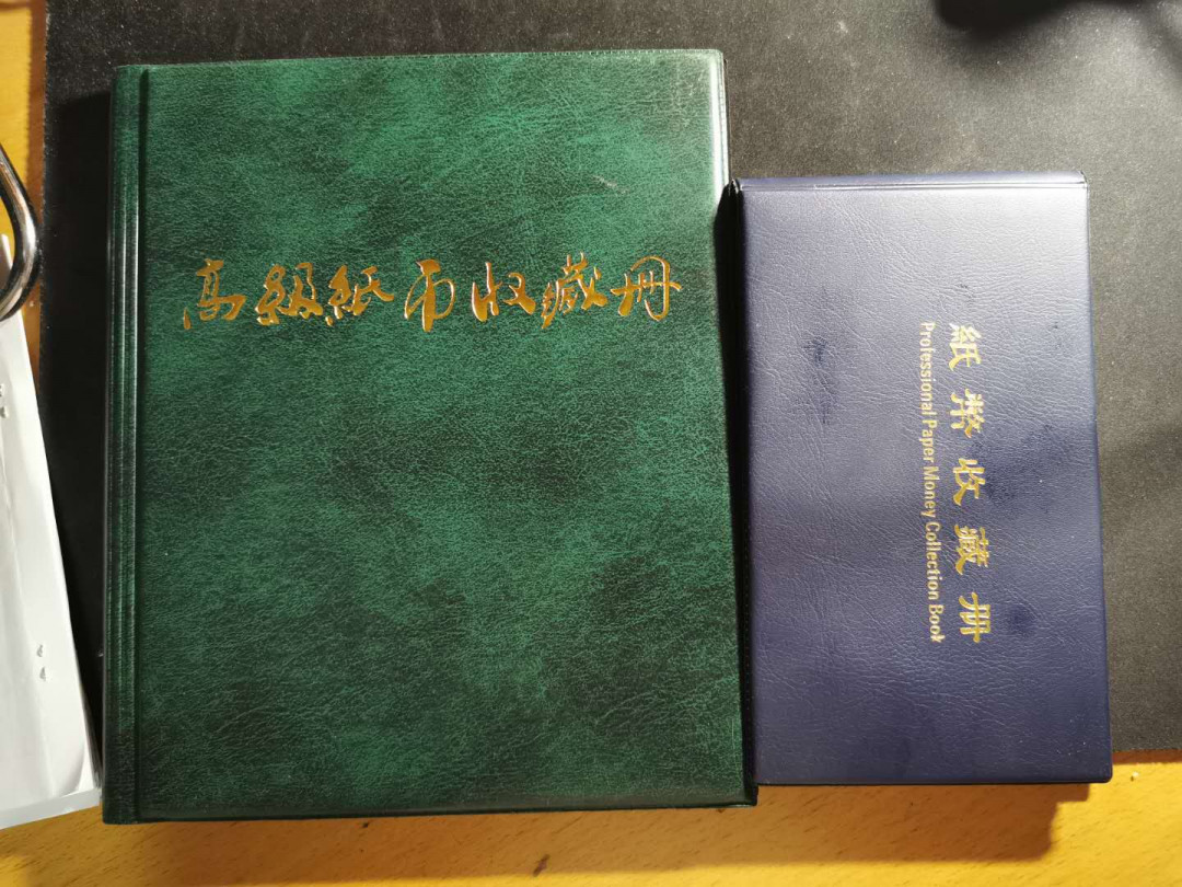 【鲸贝乐淘】千字文·第“吊民伐罪”号拍卖 【钱币收藏册】4本收藏册，9.9品新，透明两册，每本20页，60币位，不透明大册紫罗兰，20页，120币位，不透明小册，20页，40币位，非常新，值得出价