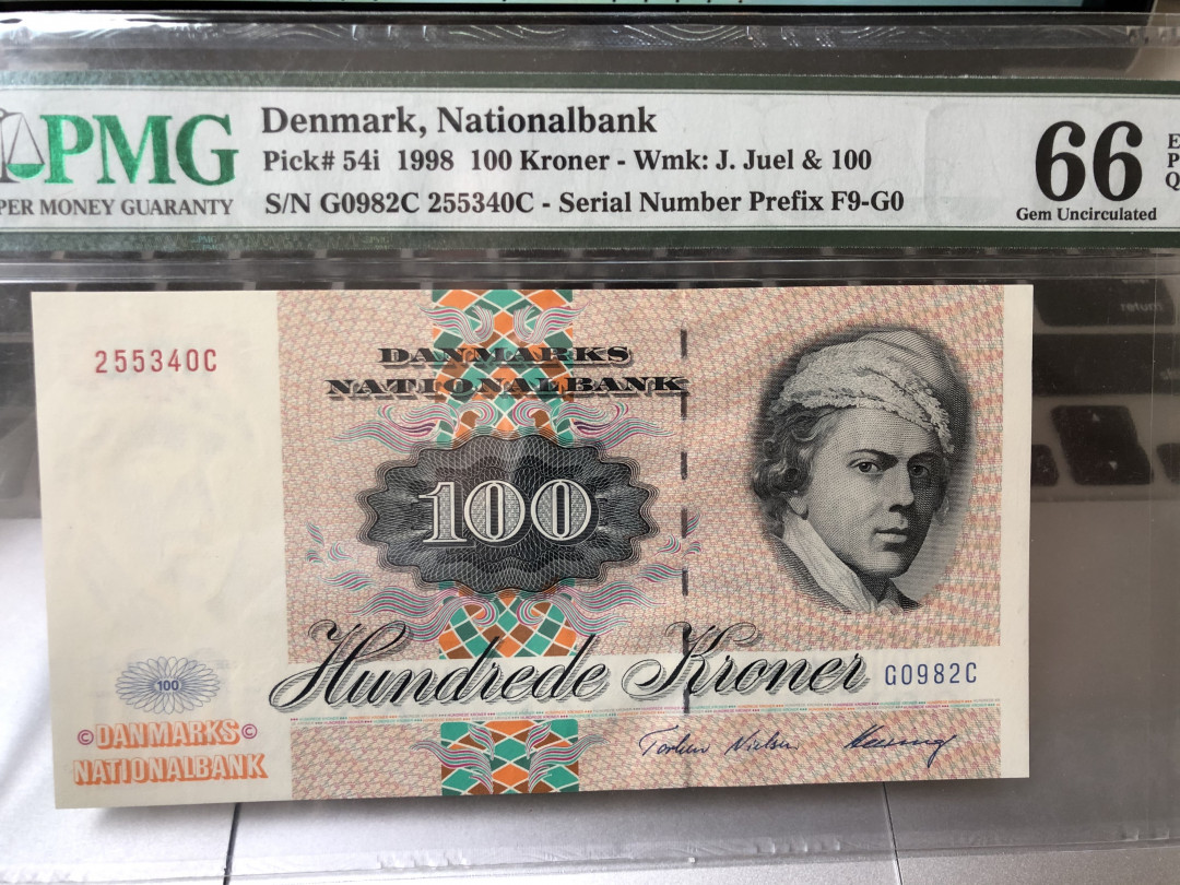 《外钞收藏家》第七十五期拍卖目录 丹麦动物版 1998年100克朗 pmg66 颜色非常漂亮的蛾子