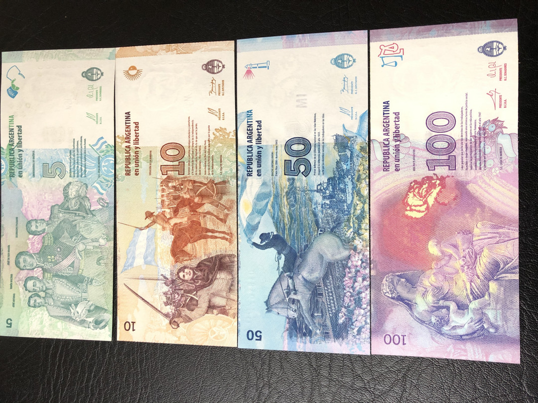 《外钞收藏家》第七十五期拍卖目录 阿根廷四张 非常漂亮的小面额 100是美女钞