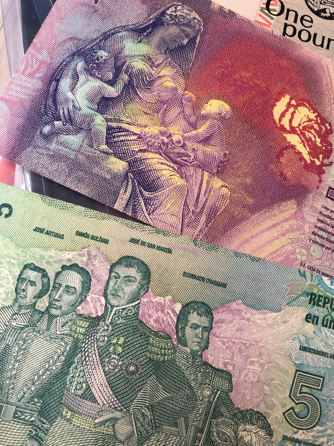 《外钞收藏家》第七十五期拍卖目录 阿根廷四张 非常漂亮的小面额 100是美女钞