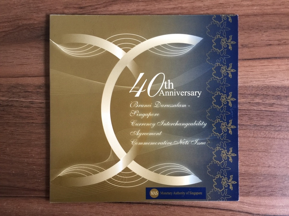 【收藏联盟】第116期拍卖——格拉斯哥大学的荣光 【一组2张带册全同号】新加坡/文莱2007年20元 货币等值协议40周年塑料钞纪念钞全新UNC