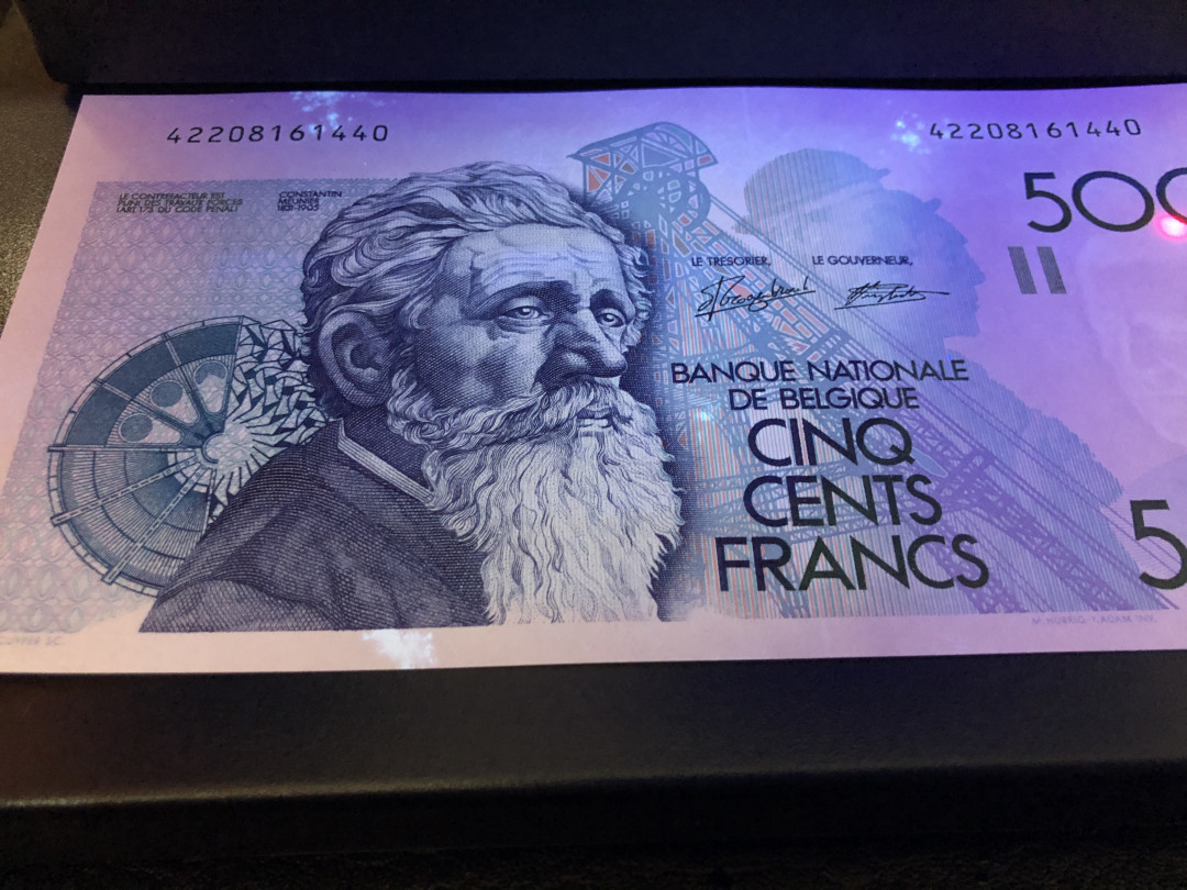 《外钞收藏家》第七十五期拍卖目录 比利时倒二版 500法郎 轻微受潮 其他没问题 见荧光 非常漂亮经典的一版 
