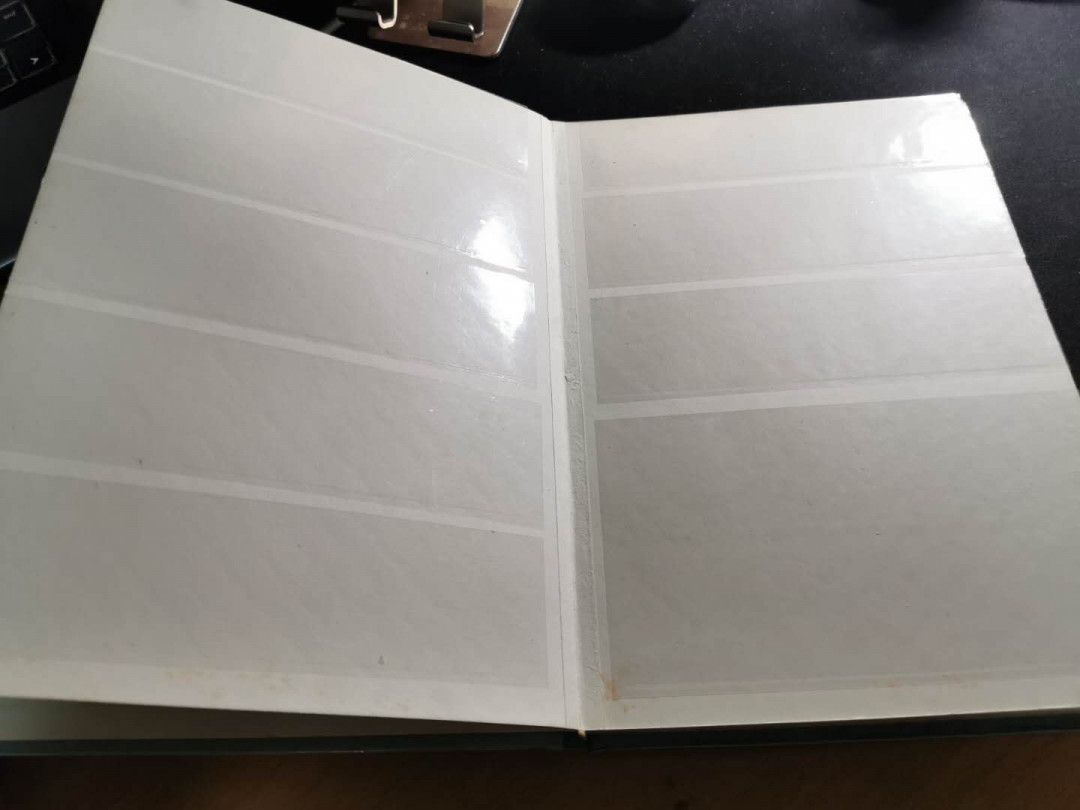 【鲸贝乐淘】千字文·第“垂拱平章”号拍卖 【中国钱币图册】中国人民银行出品，人民币一二三套票样图录和第四套定位册，详实精美，9.9品。加送一本8品集邮册