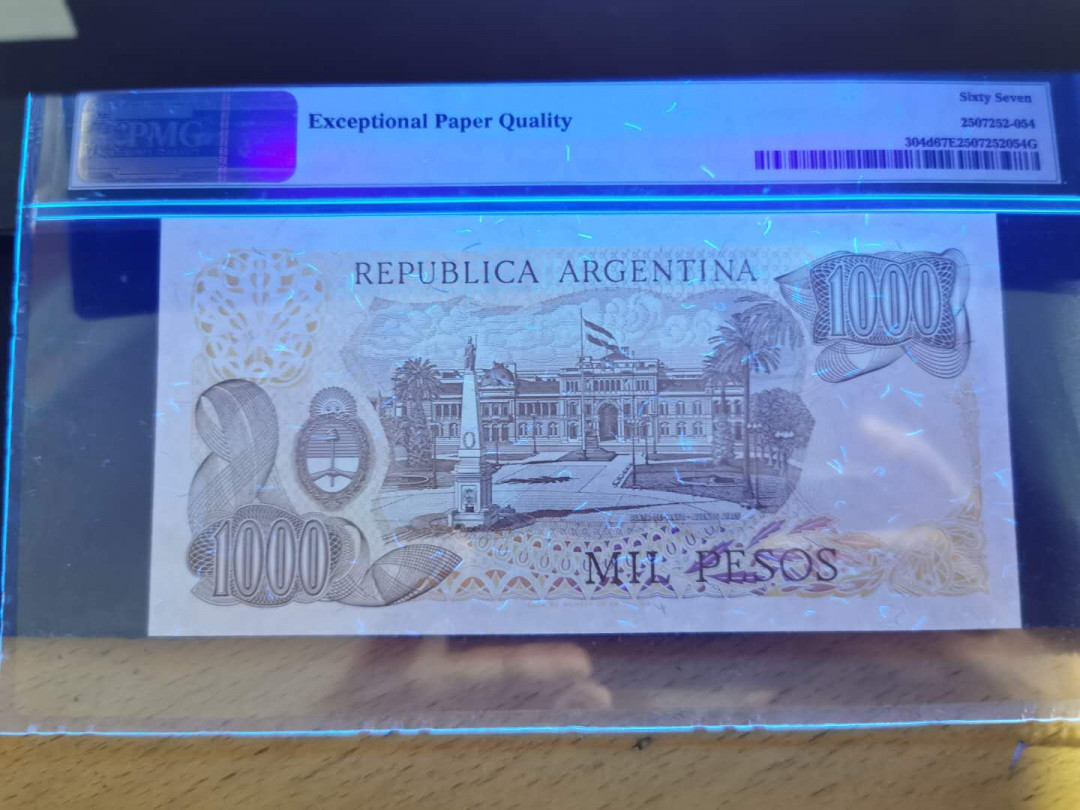 【鲸贝乐淘】千字文·第“爱育黎首”号拍卖 【阿根廷】1976年1000比索，PMG67E 