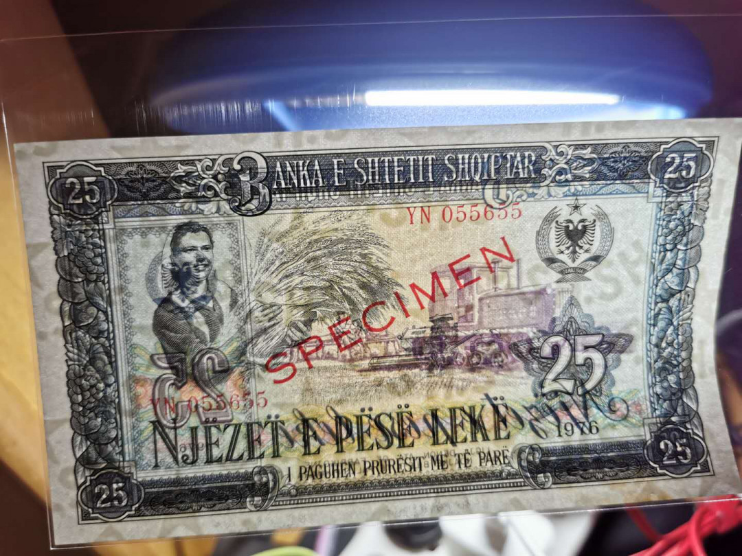 【鲸贝乐淘】千字文·第“爱育黎首”号拍卖 【中国代印】1976年25列克2张，数字版票样，全新全品UNC 