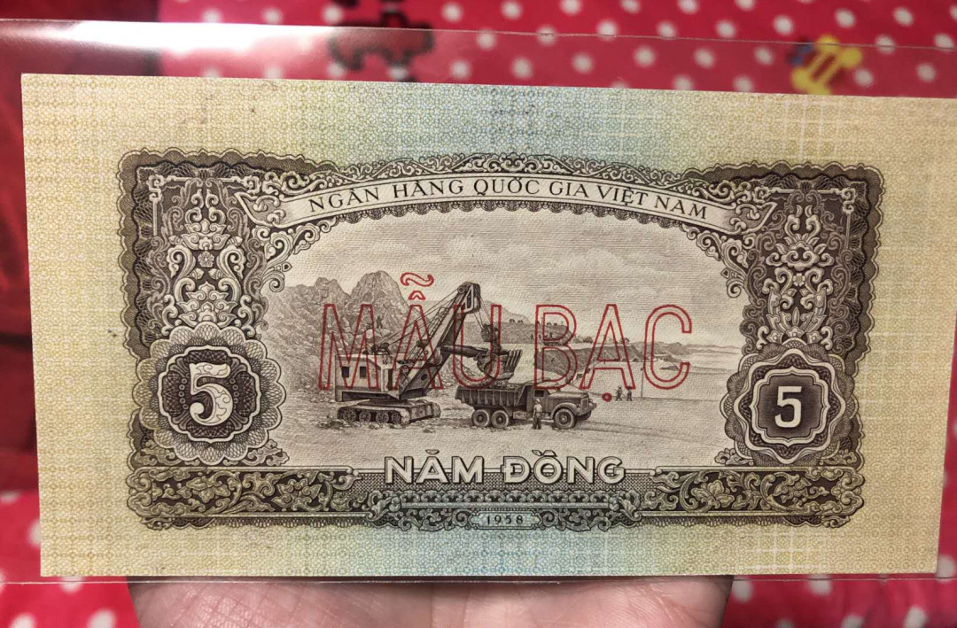【鲸贝乐淘】千字文·第“爱育黎首”号拍卖 【中国代印】1958年越南🇻🇳 5盾，票样，海鸥水印，角弱有钝和小折痕，AUNC 