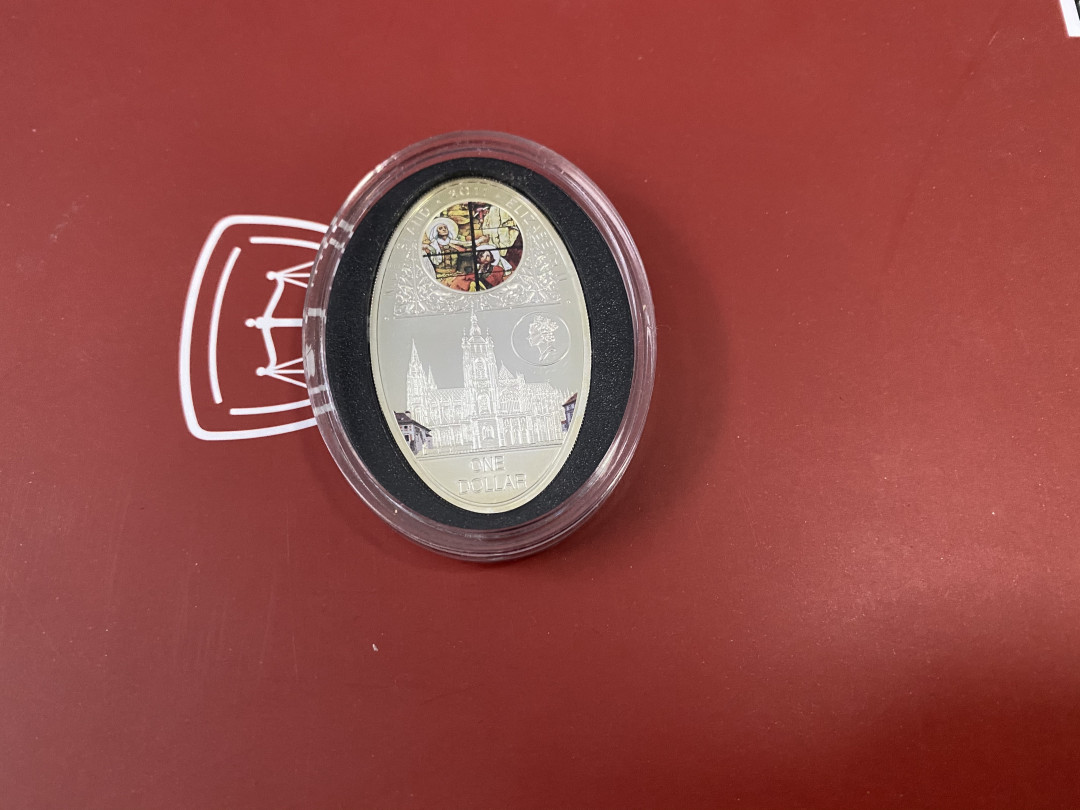 CSIS-GREAT评级精品钱币拍卖第二十四期 纽埃2011年神圣之窗布拉格圣维塔教堂精制椭圆形双面彩色纪念银币