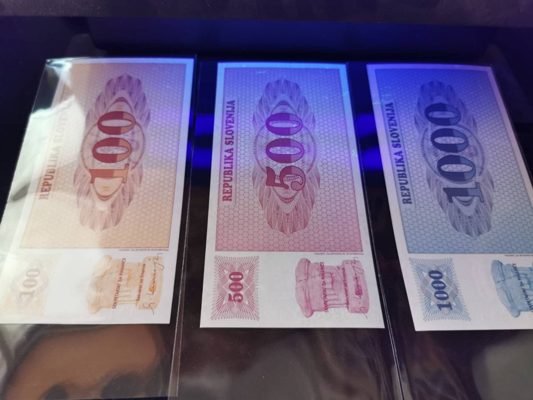 【鲸贝乐淘】千字文·第“臣伏戎羌”号拍卖 【斯洛文尼亚】1990-1992年1－1000第纳尔，7张数字版票样样币，全新全品UNC 