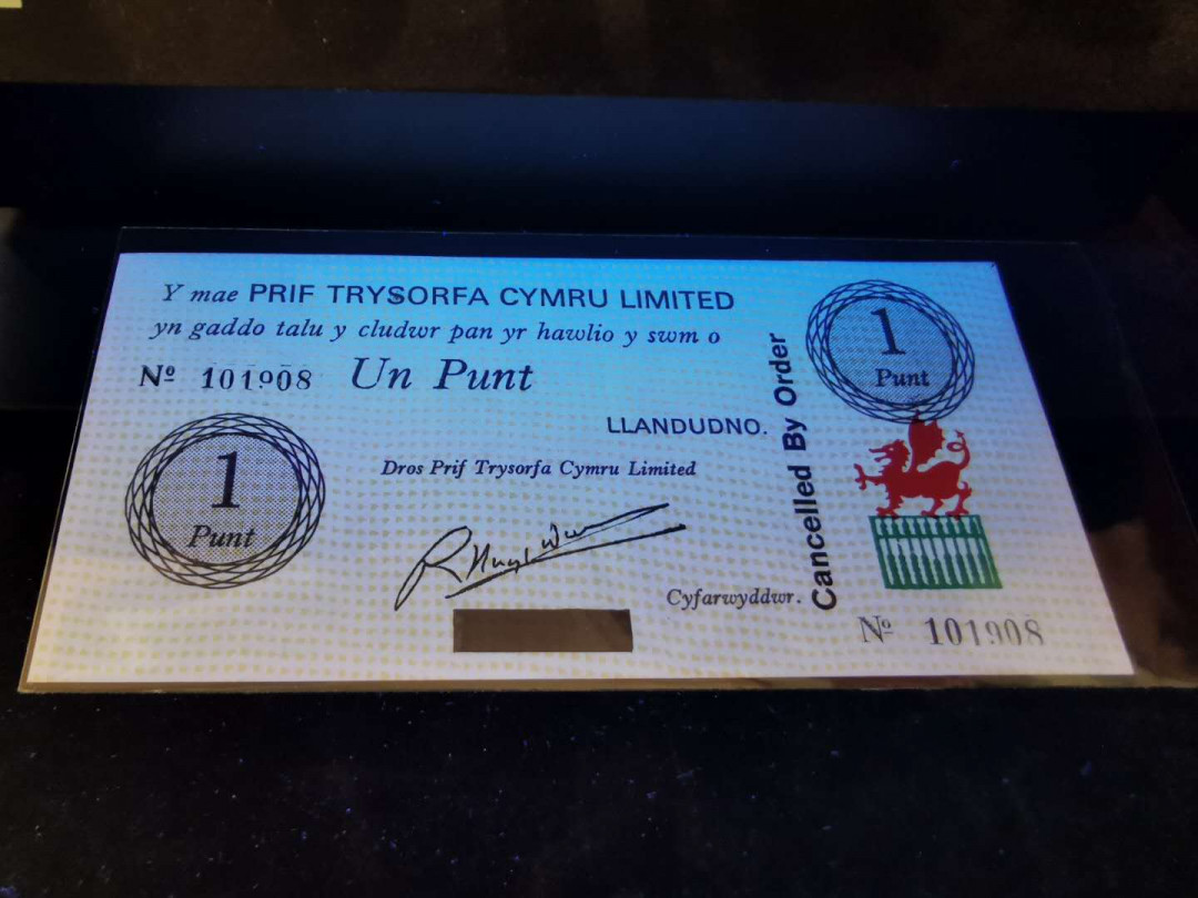 【鲸贝乐淘】千字文·第“臣伏戎羌”号拍卖 【威尔士】1磅，全新全品UNC ，未发行，彩背