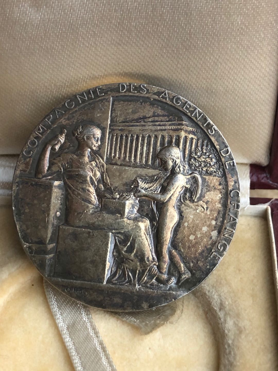 中西合璧，各美其美！ 股票交易所银章