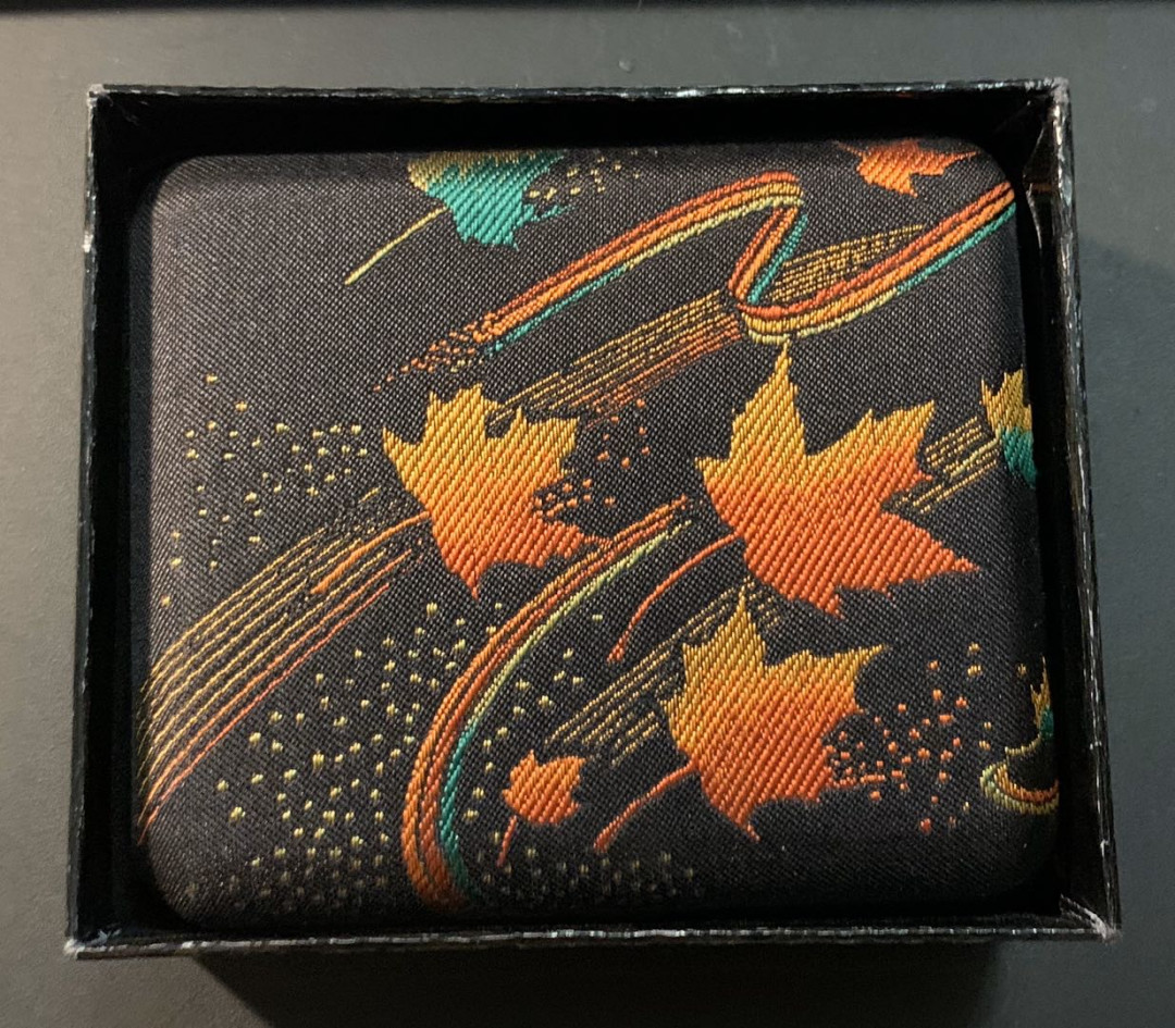 紫瑗钱币—微拍第25期  加拿大 1990年 加拿大国旗纪念 200元 17.1克 0.917金 原盒证书