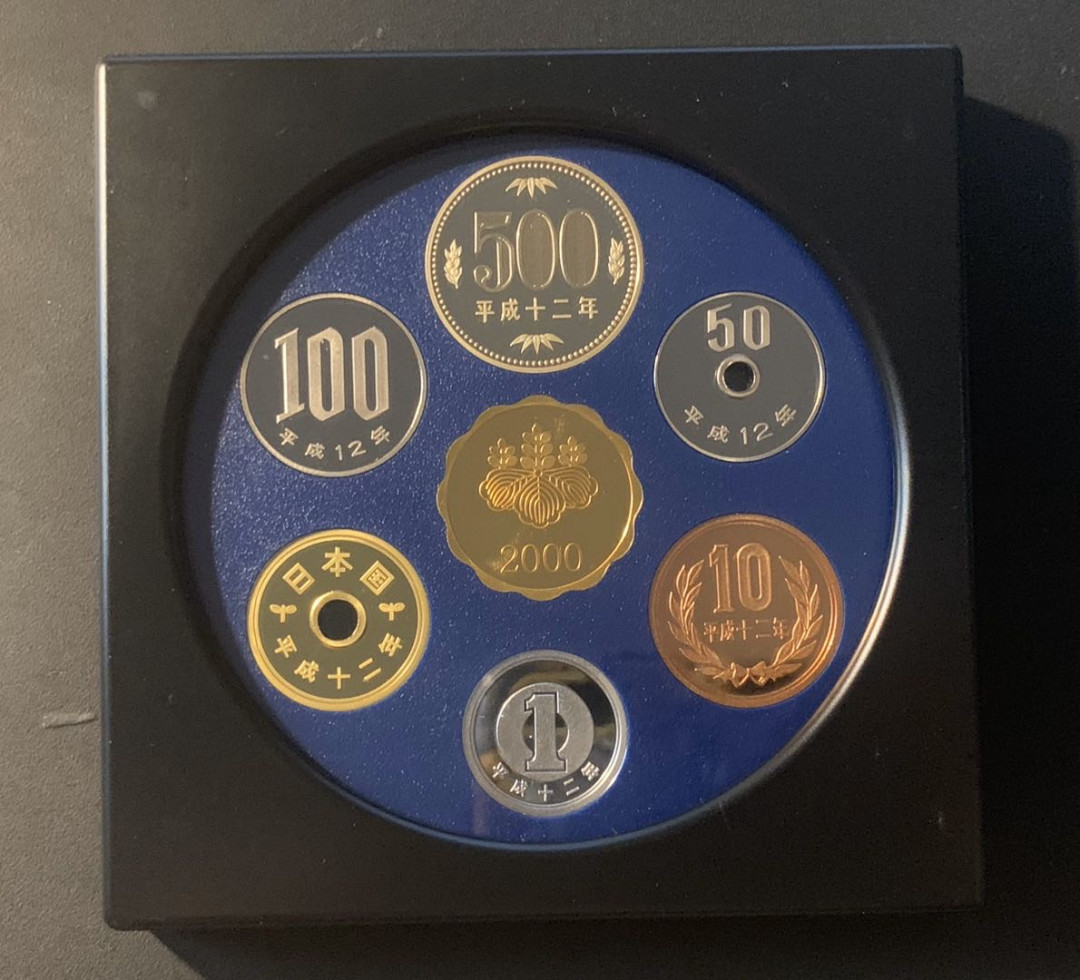 紫瑗钱币—微拍第26期  日本 2000年 流通币 6枚套 带银章 小方盒 精制 原盒
