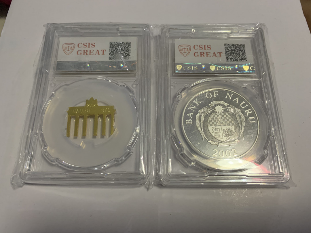 CSIS-GREAT评级精品钱币拍卖第二十五期 瑙鲁2002年建筑奇观德国勃兰登堡门立体镶嵌精制镀金纪念银币CSIS68
