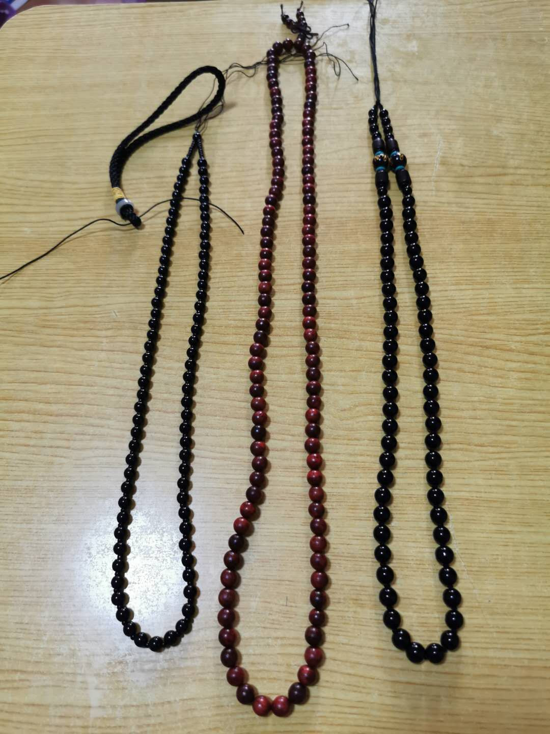 【鲸贝乐淘】千字文·第“鸣凤在竹”号拍卖  【手串📿 】三条，檀香木，耀晶石，懂行朋友指导一下