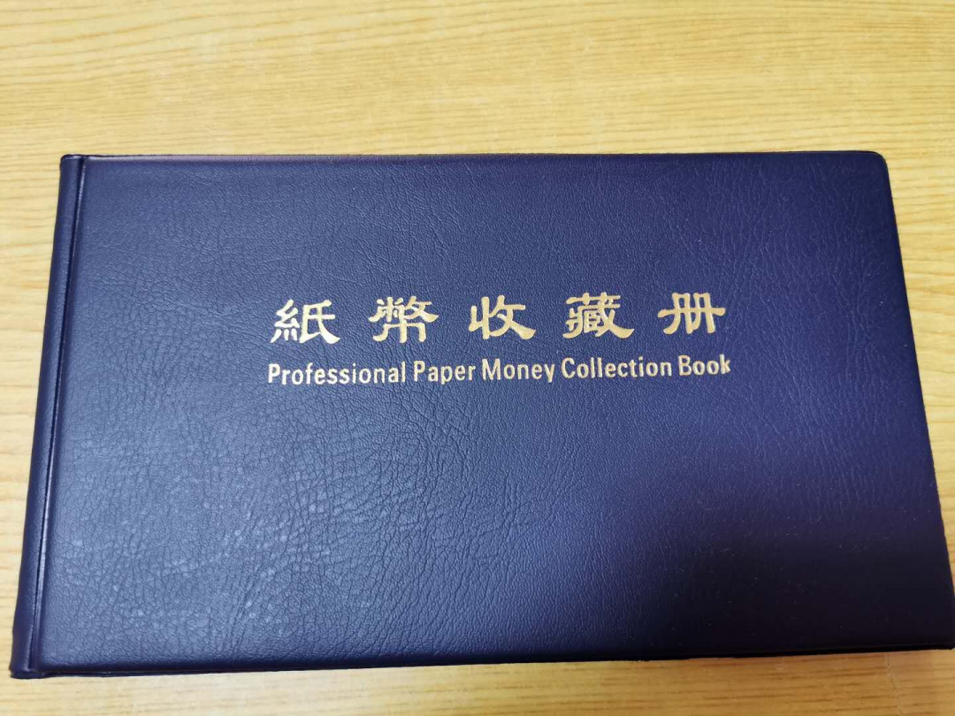 【鲸贝乐淘】千字文·第“鸣凤在竹”号拍卖  【邮币册4本】PCCB小本20页双面可装40张，PCCB红色本单面20页可装60张有一页破损，灯塔大版票册12页，明泰十二生肖币册可装24张，四本一起拍