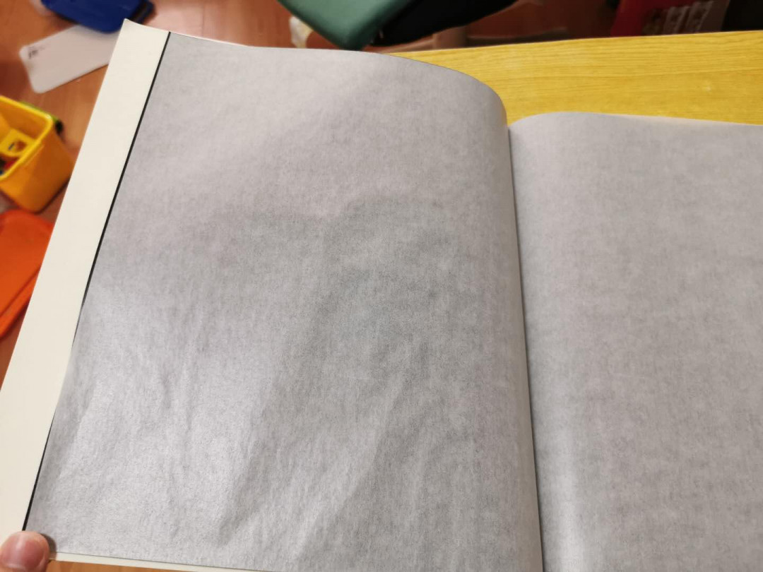 【鲸贝乐淘】千字文·第“鸣凤在竹”号拍卖  【邮币册4本】PCCB小本20页双面可装40张，PCCB红色本单面20页可装60张有一页破损，灯塔大版票册12页，明泰十二生肖币册可装24张，四本一起拍