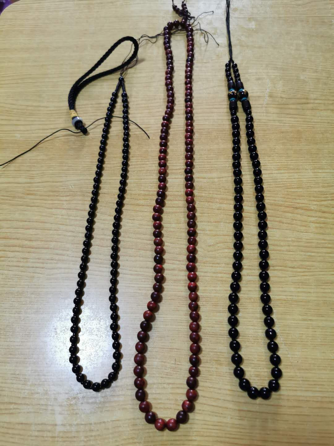 【鲸贝乐淘】千字文·第“鸣凤在竹”号拍卖  【手串📿 】三条，檀香木，耀晶石，懂行朋友指导一下