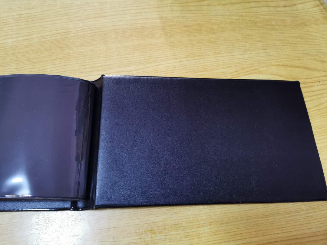 【鲸贝乐淘】千字文·第“鸣凤在竹”号拍卖  【邮币册4本】PCCB小本20页双面可装40张，PCCB红色本单面20页可装60张有一页破损，灯塔大版票册12页，明泰十二生肖币册可装24张，四本一起拍