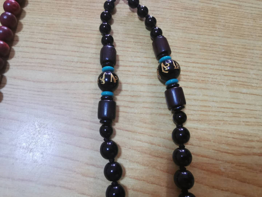 【鲸贝乐淘】千字文·第“鸣凤在竹”号拍卖  【手串📿 】三条，檀香木，耀晶石，懂行朋友指导一下