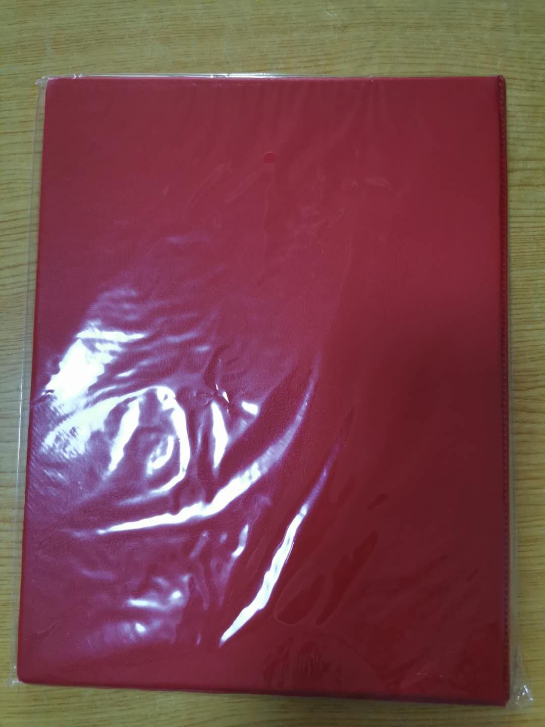 【鲸贝乐淘】千字文·第“鸣凤在竹”号拍卖  【邮币册4本】PCCB小本20页双面可装40张，PCCB红色本单面20页可装60张有一页破损，灯塔大版票册12页，明泰十二生肖币册可装24张，四本一起拍