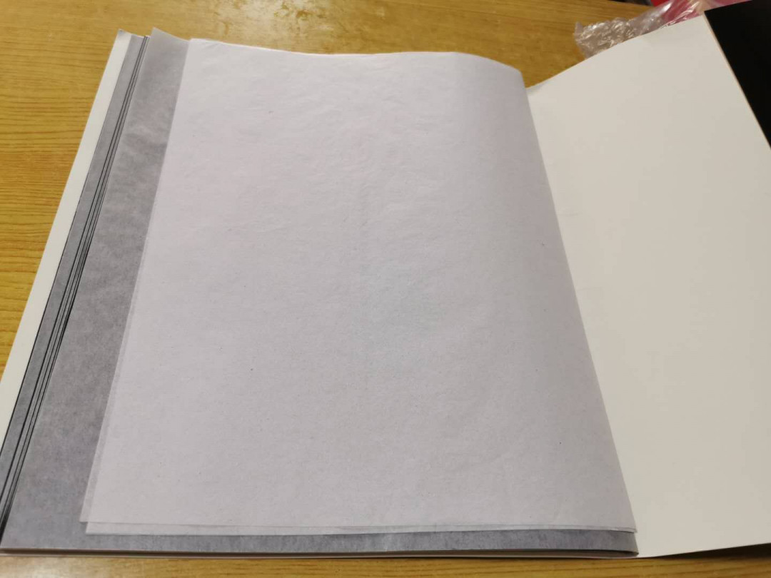 【鲸贝乐淘】千字文·第“鸣凤在竹”号拍卖  【邮币册4本】PCCB小本20页双面可装40张，PCCB红色本单面20页可装60张有一页破损，灯塔大版票册12页，明泰十二生肖币册可装24张，四本一起拍