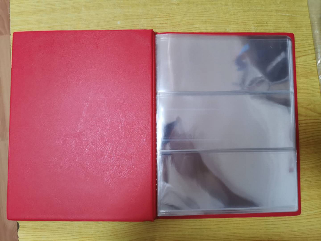 【鲸贝乐淘】千字文·第“鸣凤在竹”号拍卖  【邮币册4本】PCCB小本20页双面可装40张，PCCB红色本单面20页可装60张有一页破损，灯塔大版票册12页，明泰十二生肖币册可装24张，四本一起拍