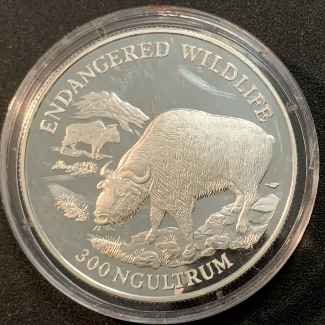 紫瑗钱币—微拍第28期  不丹 1993年  濒危野生动物系列 羚牛 300努尔特鲁姆 31.5克 0.925银 精制