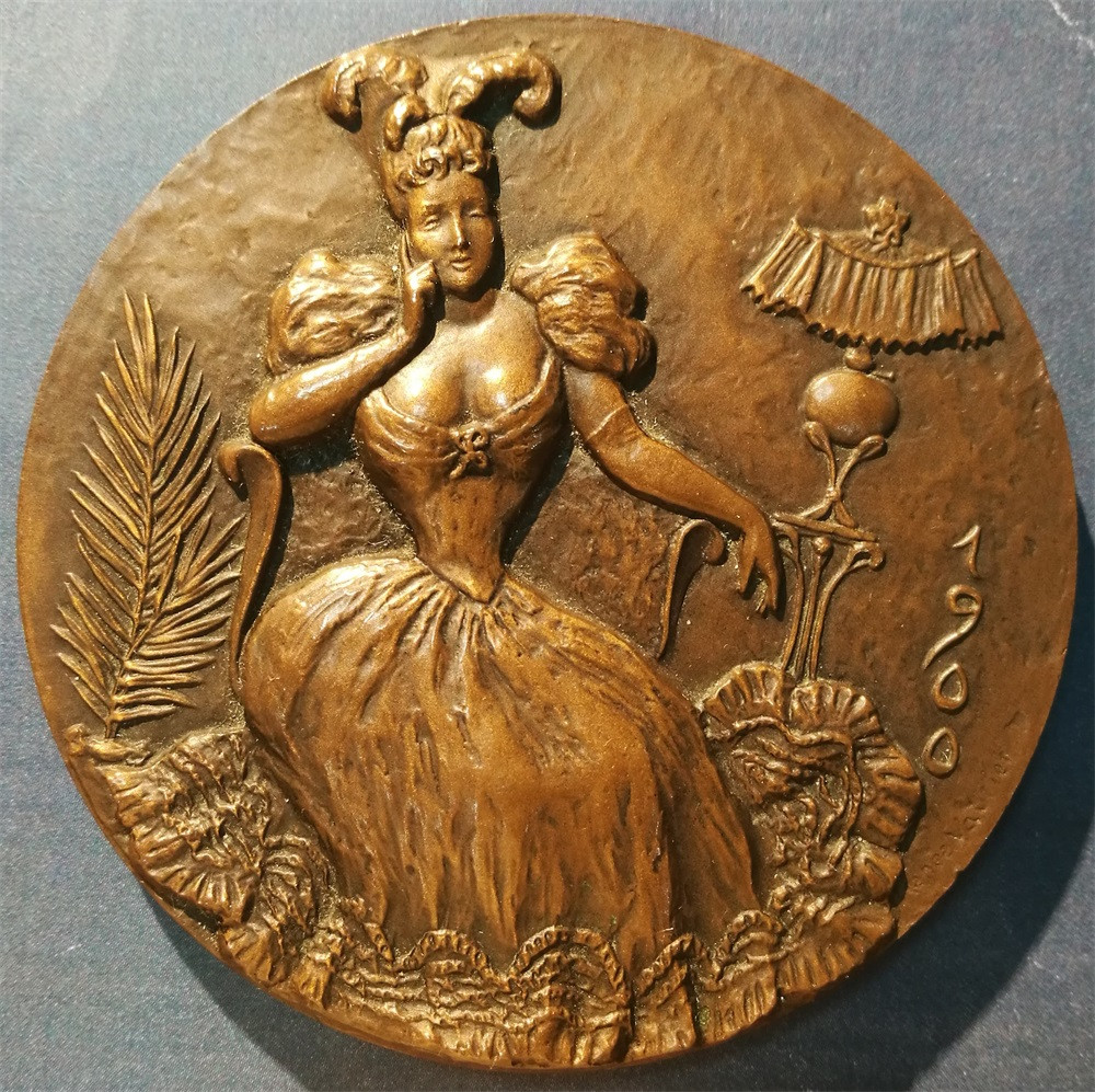 麦朵尔俱乐部第17场拍卖 半个世纪服饰变迁大铜章