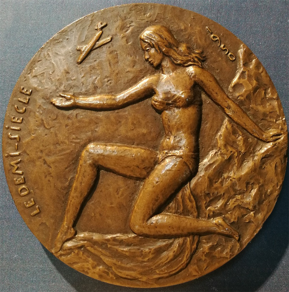 麦朵尔俱乐部第17场拍卖 半个世纪服饰变迁大铜章