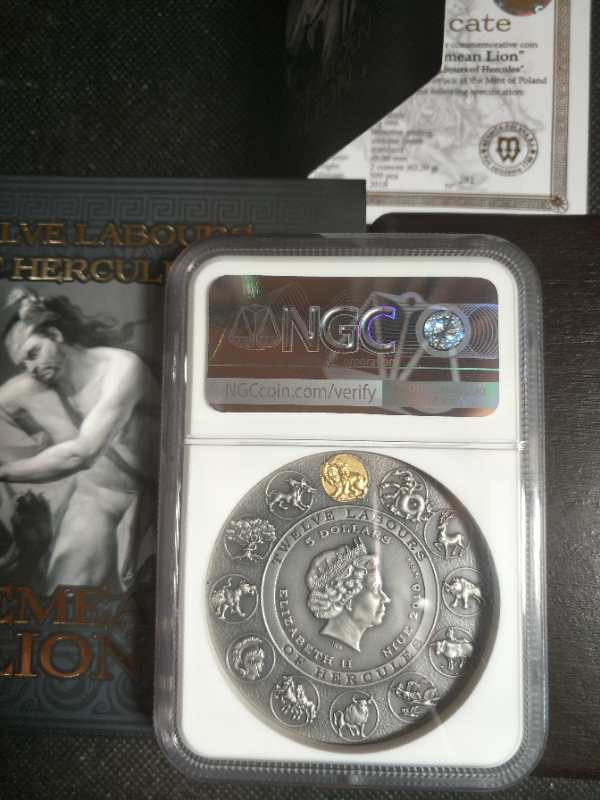 【币观天下】第九十八期钱币拍卖 【纽埃】2018高浮雕系列大力神蓝标ngc70，号码168