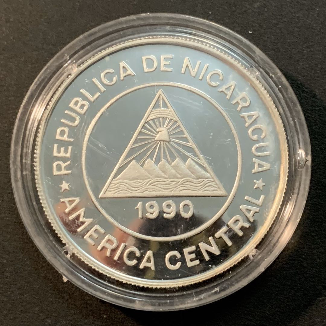 紫瑗钱币—微拍第32期  尼加拉瓜 1990年  意大利世界杯 10000科多巴 26.4克 0.999银 精制