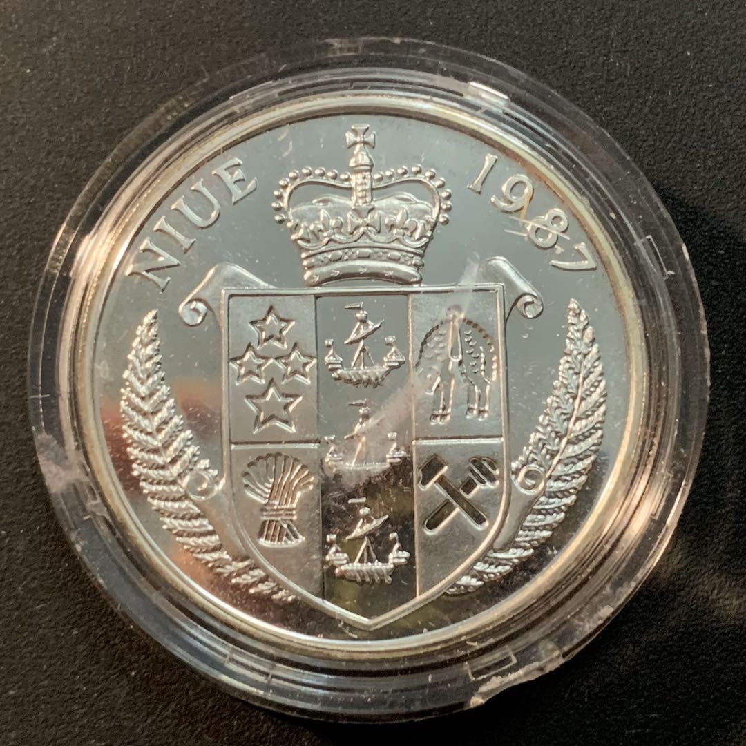 紫瑗钱币—微拍第32期  纽埃 1987年 网球 50元 银币 27.1克 0.625银 精制