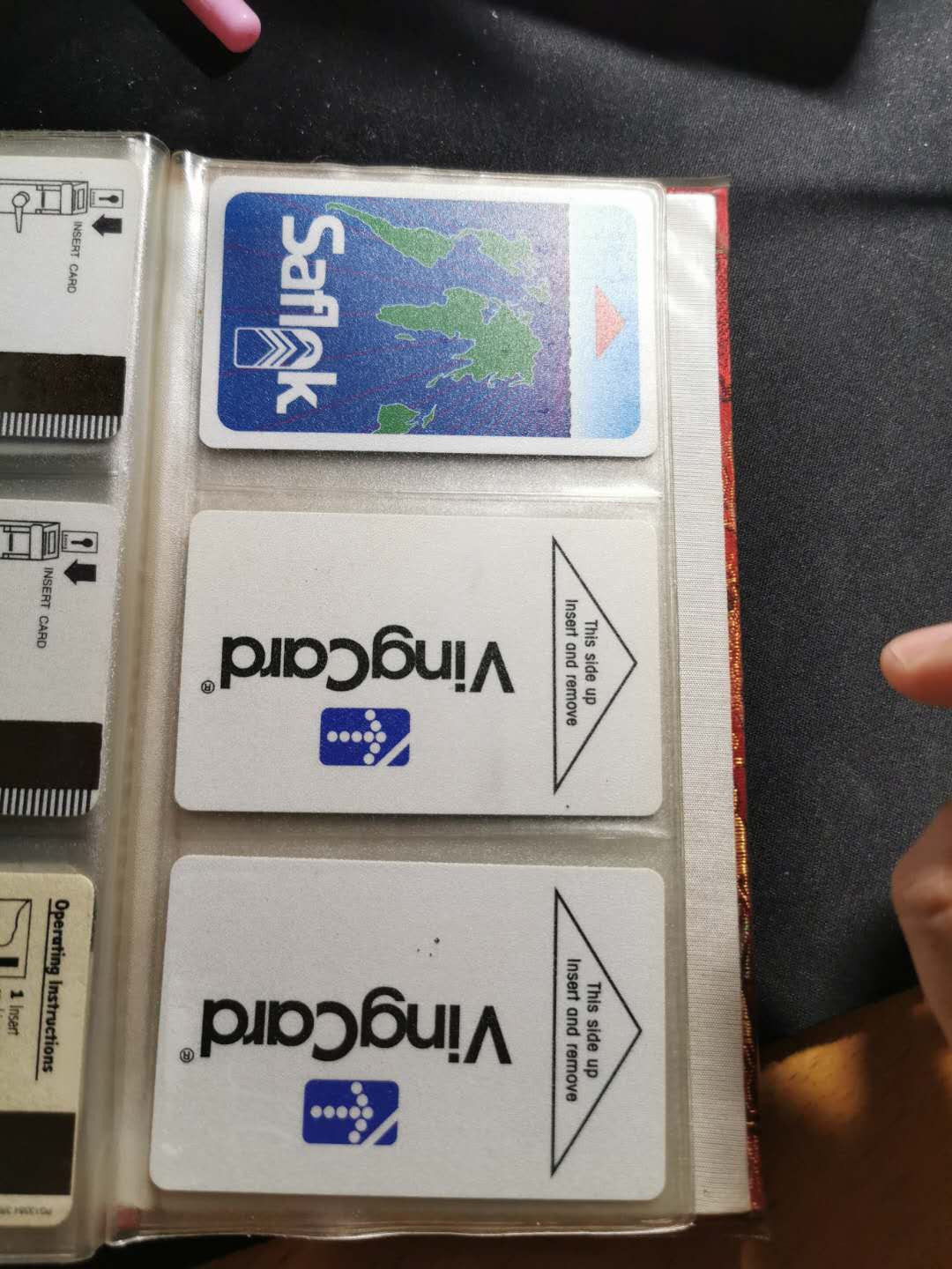 【鲸贝乐淘】千字文·第“化被草木”号拍卖 【卡册30张】一本卡册，30张卡，银行纪念卡多张，其中中国银行长城卡发卡10周年纪念10张