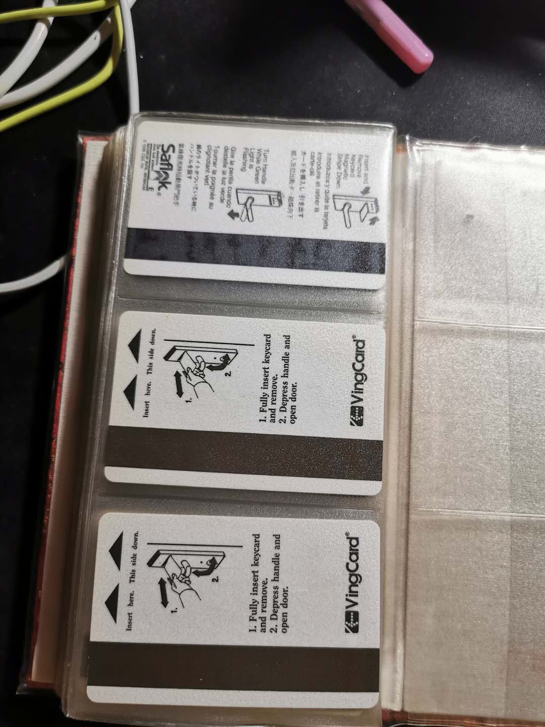 【鲸贝乐淘】千字文·第“化被草木”号拍卖 【卡册30张】一本卡册，30张卡，银行纪念卡多张，其中中国银行长城卡发卡10周年纪念10张